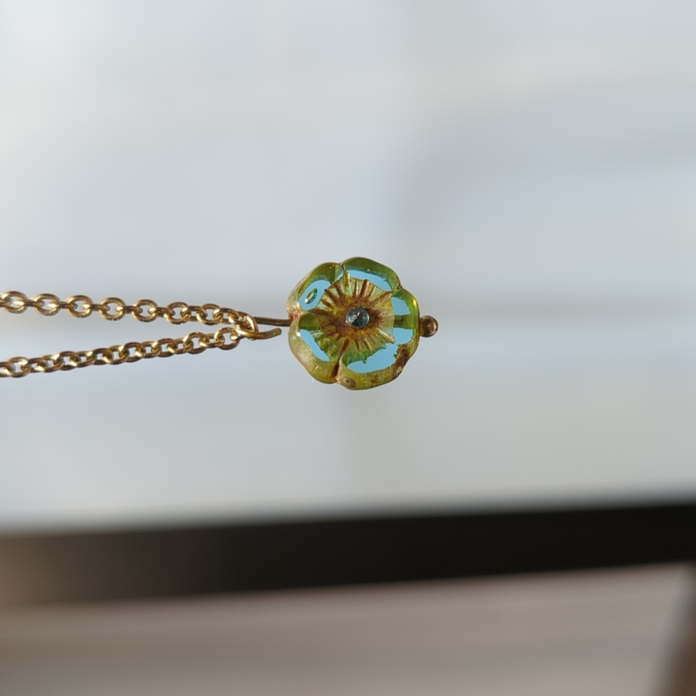 Blue flower pendant necklace